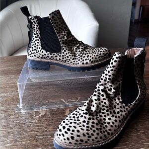 Blowfish Malibu Vegan Cheetah Print Lug Sole Chelsea Boots 7.5. Vegan